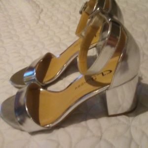 CL BY LAUNDRY JODY SANDAL